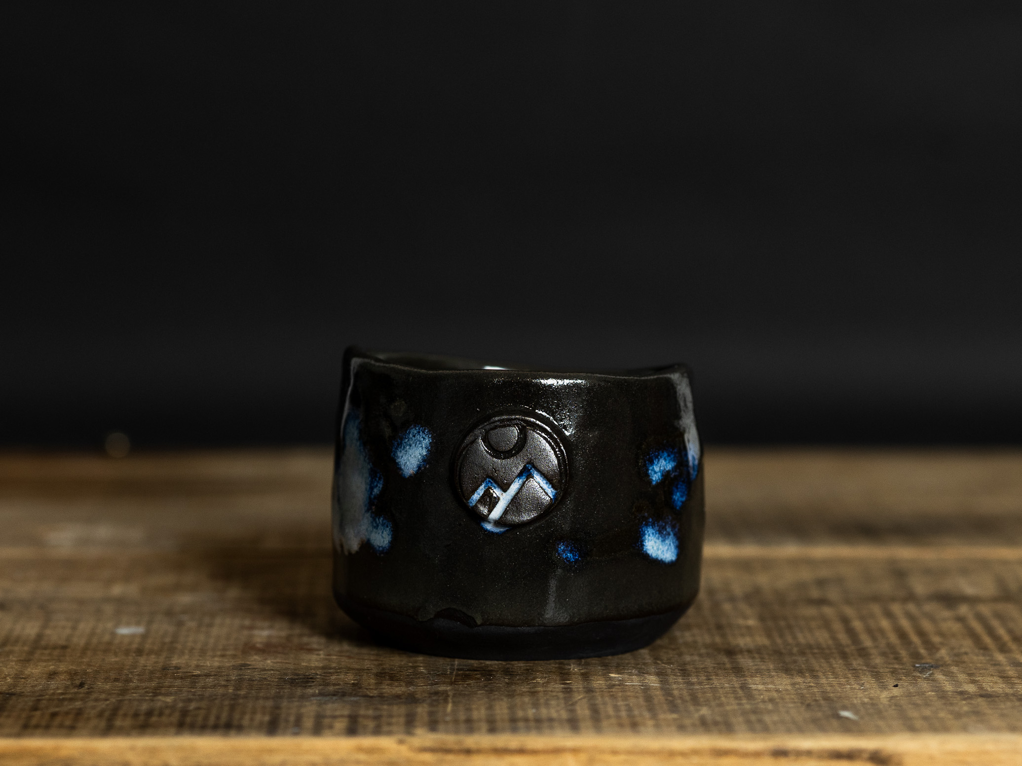 Tasse mit Berg-Motiv